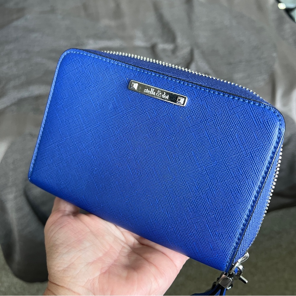 Stella & Dot Chelsea Tech Wallet with Wristlet in Cobalt Blue